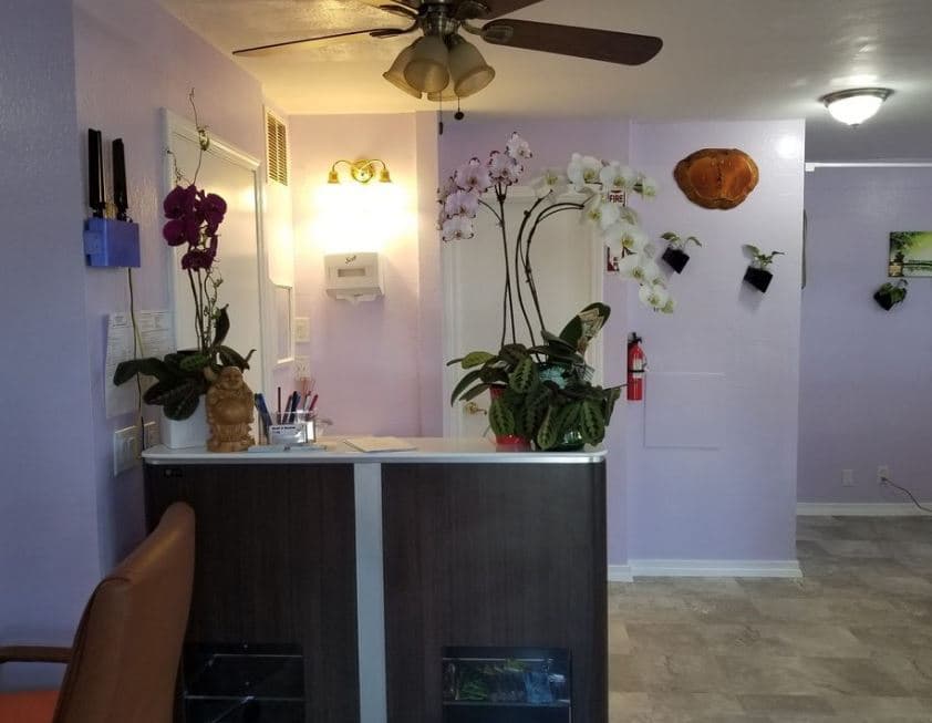 Inexpensive Nail Salon